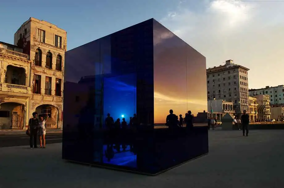 Cubo Azul de Rachel Valdes